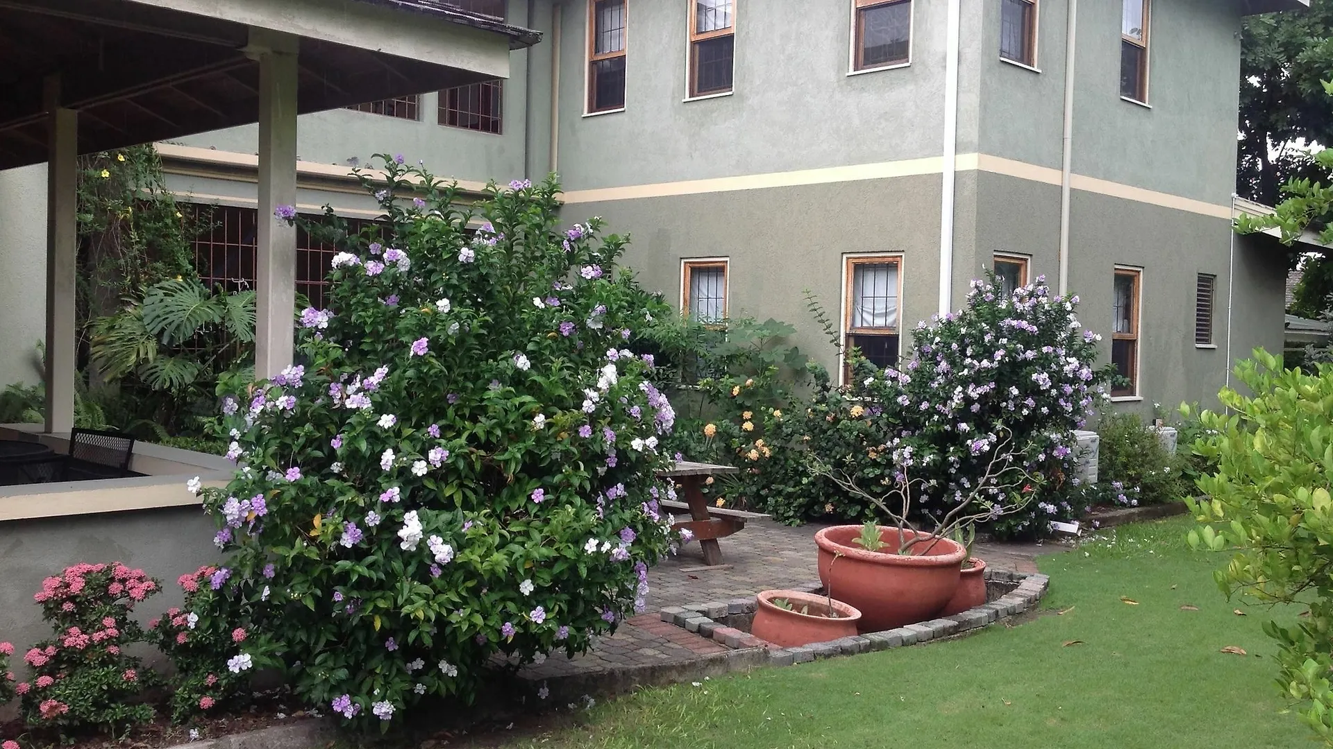 The Inn At 6 Kingston Casa de Férias